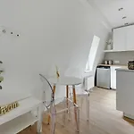 Jasne Studia Victus Blisko Plazy By Renters