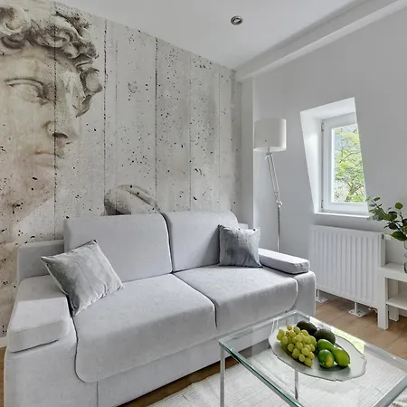 Victus Apartamenty, Panamera *