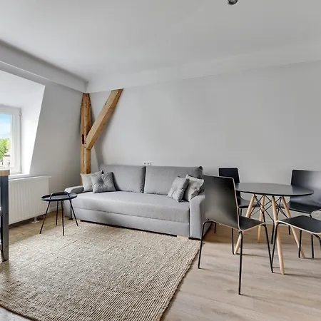 Jasne Studia Victus Blisko Plazy By Renters アパート *