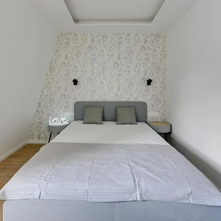 Victus Apartamenty, Panamera *